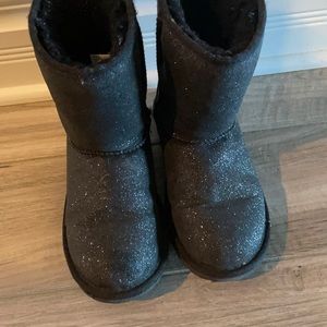 Great shape barely worn size 2 girls uggs